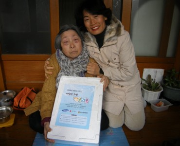 재가 어르신 떡국 전달 이미지