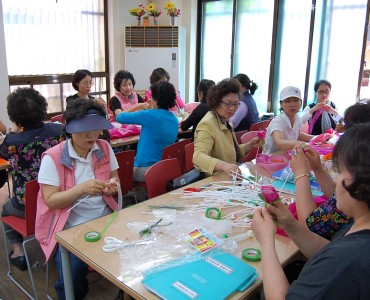 노인돌보미기본서비스 카네이션제작 이미지