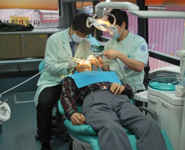 조선대 치과병원과 연계하여 치과진료를 실시했습니다. 이미지