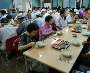 사랑의 식당 중복맞이 삼계탕 제공 이미지