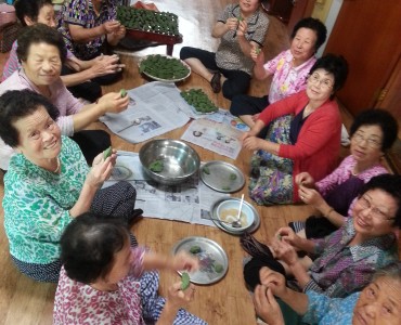 2013 경로당활성화사업 시범경로당 6개소 한가위맞이 송편빚기 행사 이미지