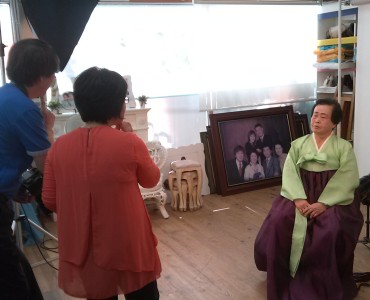 독거노인장수사진 찍어드리기 행사 이미지