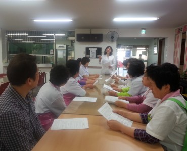 5월 사랑의 식당 조리원 및 자원봉사자 위생교육 실시 이미지