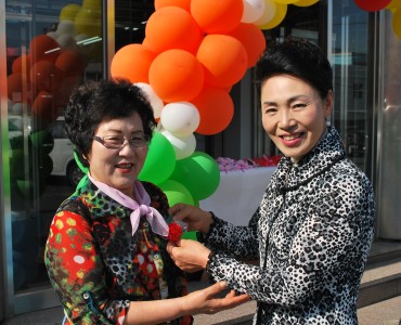 어버이날 카네이션 달아드렸습니다. 이미지