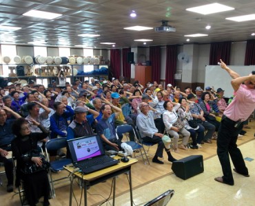 2015년 노인사회활동지원사업 참여자 자살예방교육 이미지