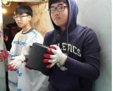 [노인돌봄기본서비스]독거어르신 가정 연탄 후원(청소년진흥센터연계) 이미지