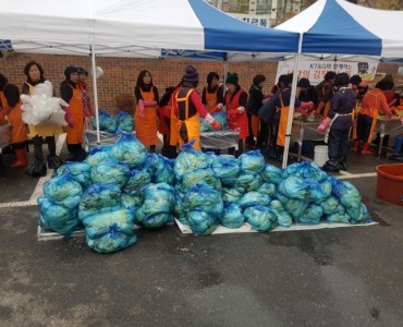 [노인돌봄기본서비스] KT&G 복지재단 후원 독거노인 사랑의 김장나누기 행사 이미지