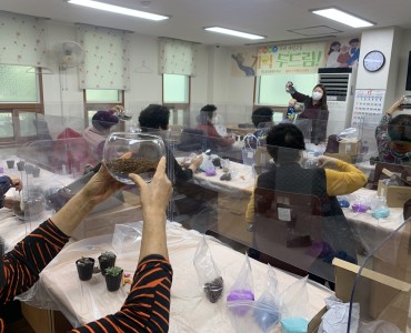 [상담사업] 북구치매안심센터 연계 치매예방교실 3회차 원예 '테라리움 만들기' 이미지
